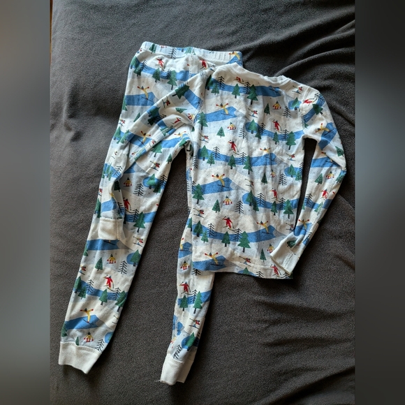 Hanna Andersson Kids Pajama Set with Winter Scene - Picture 3 of 3